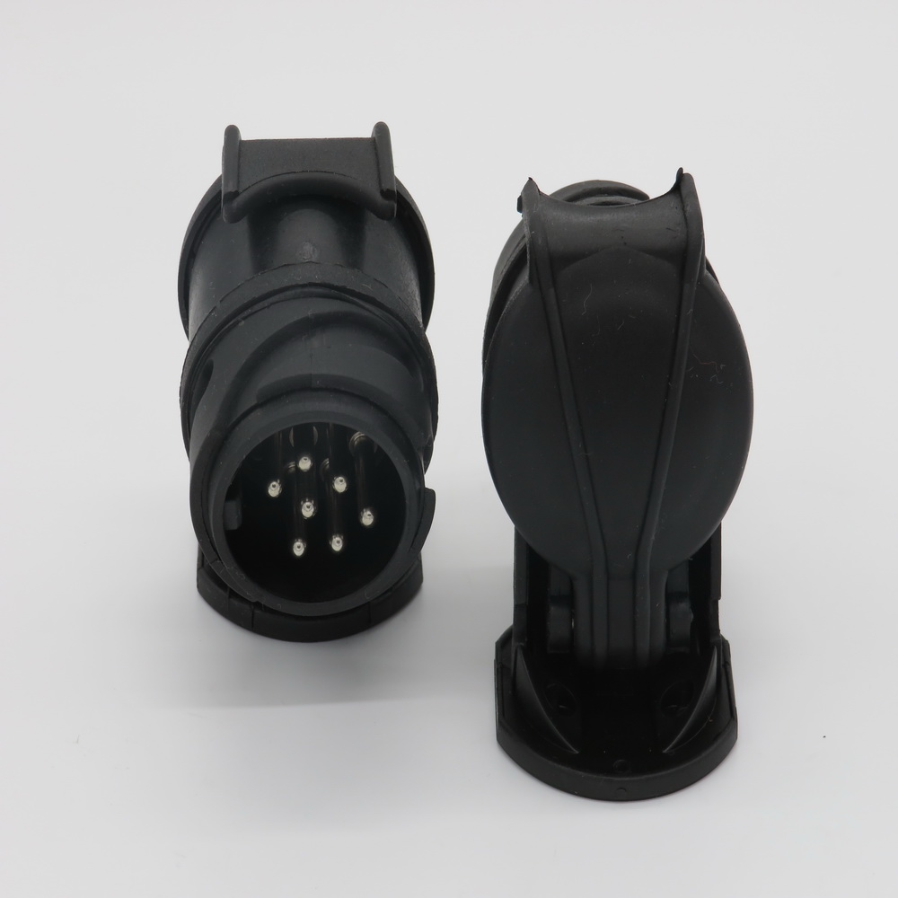 Adapter von KFZ 13polig -auf 7poligen Anhänger