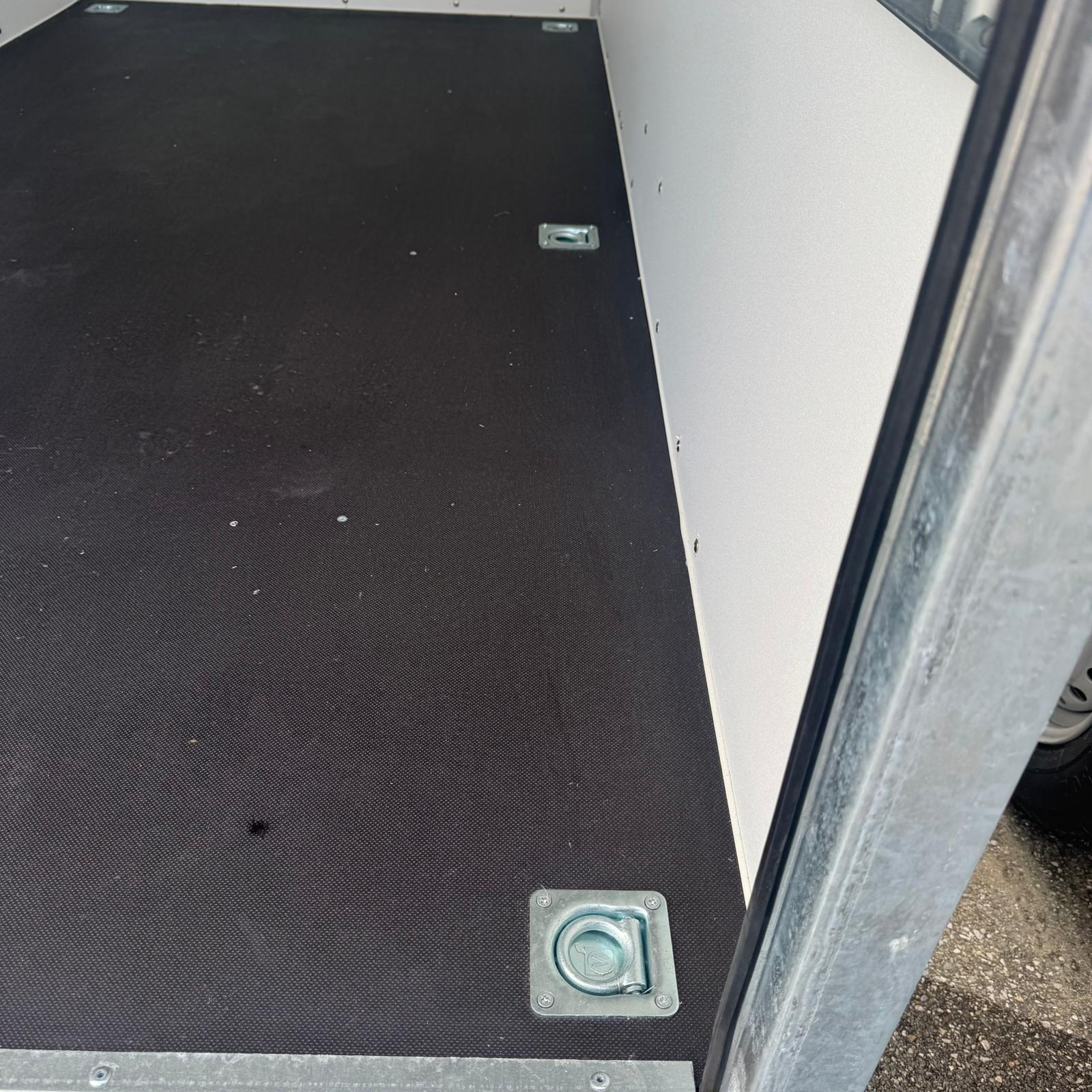 EKA 300/15 G-R (1300kg)