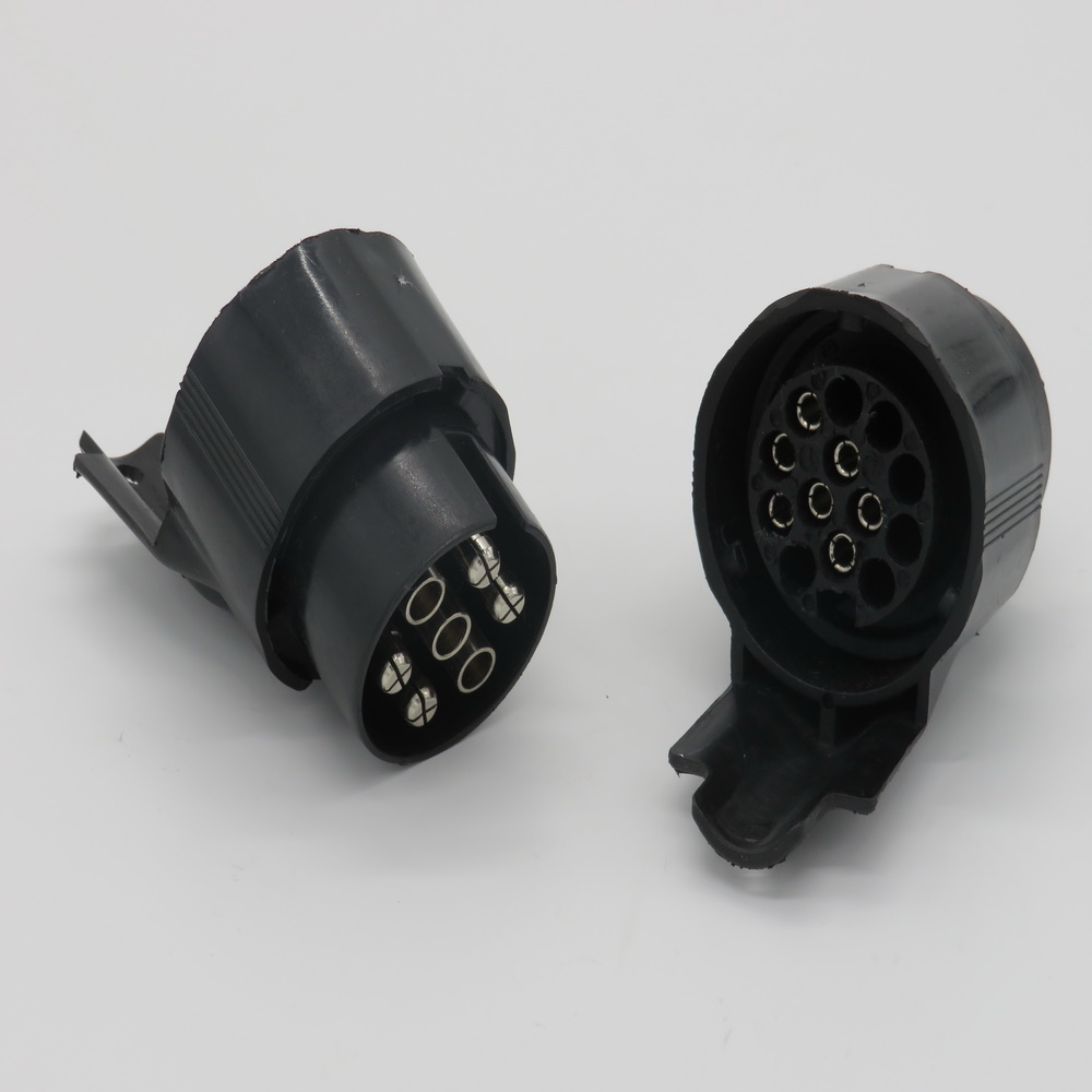 Adapter von KFZ 7polig -auf 13poligen Anhänger