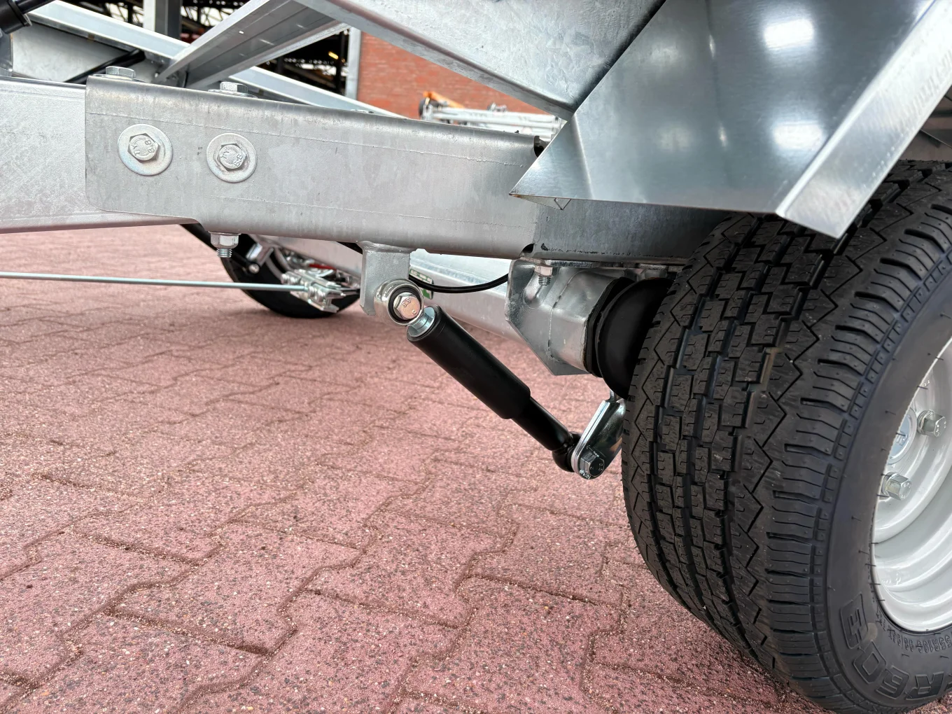 L-AT 470 T-K-2 (3000kg) mit VDI 2700 Zertifizierung mit Aluminium-Riff