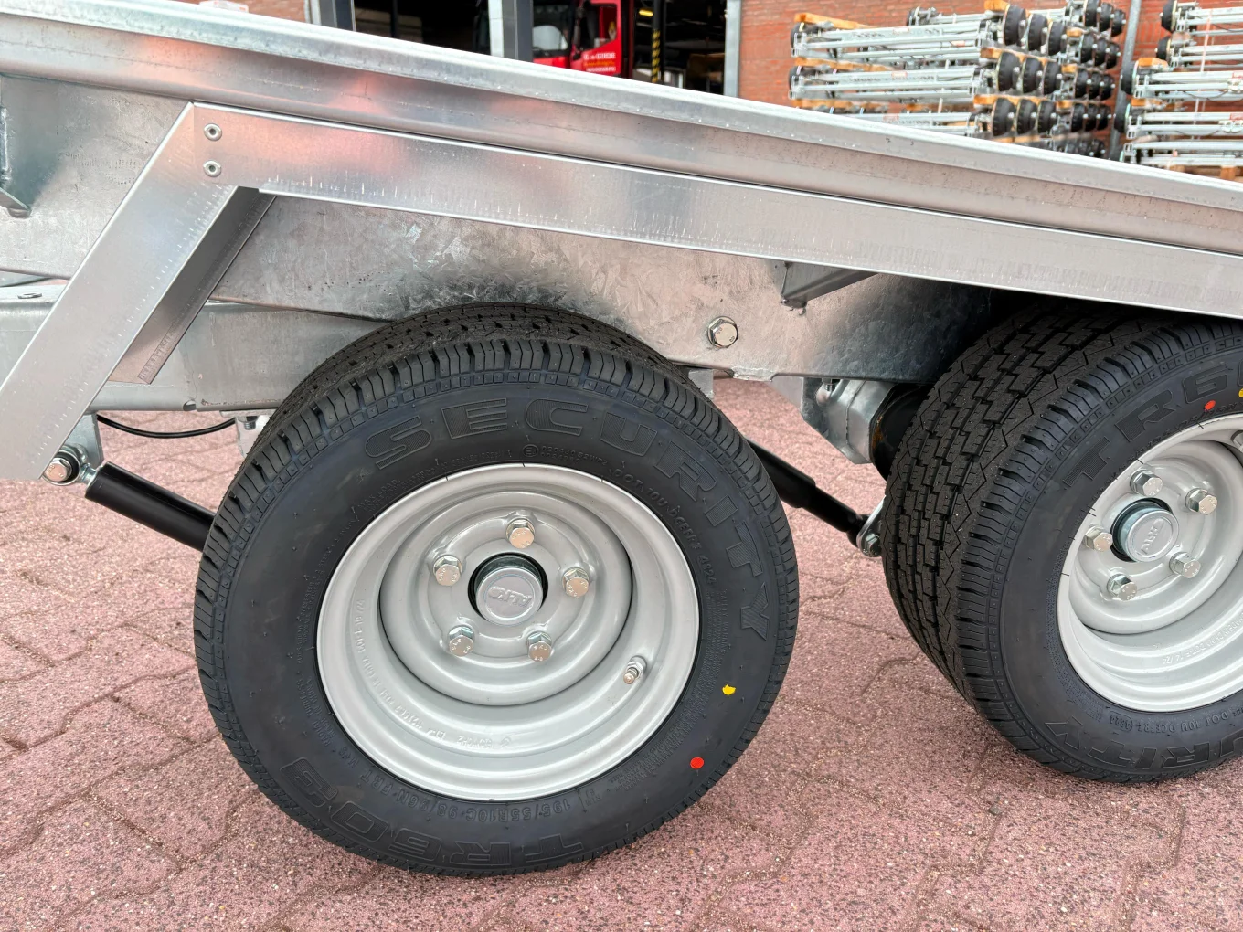 L-AT 470 T-K-2 (3000kg) mit VDI 2700 Zertifizierung mit Aluminium-Riff