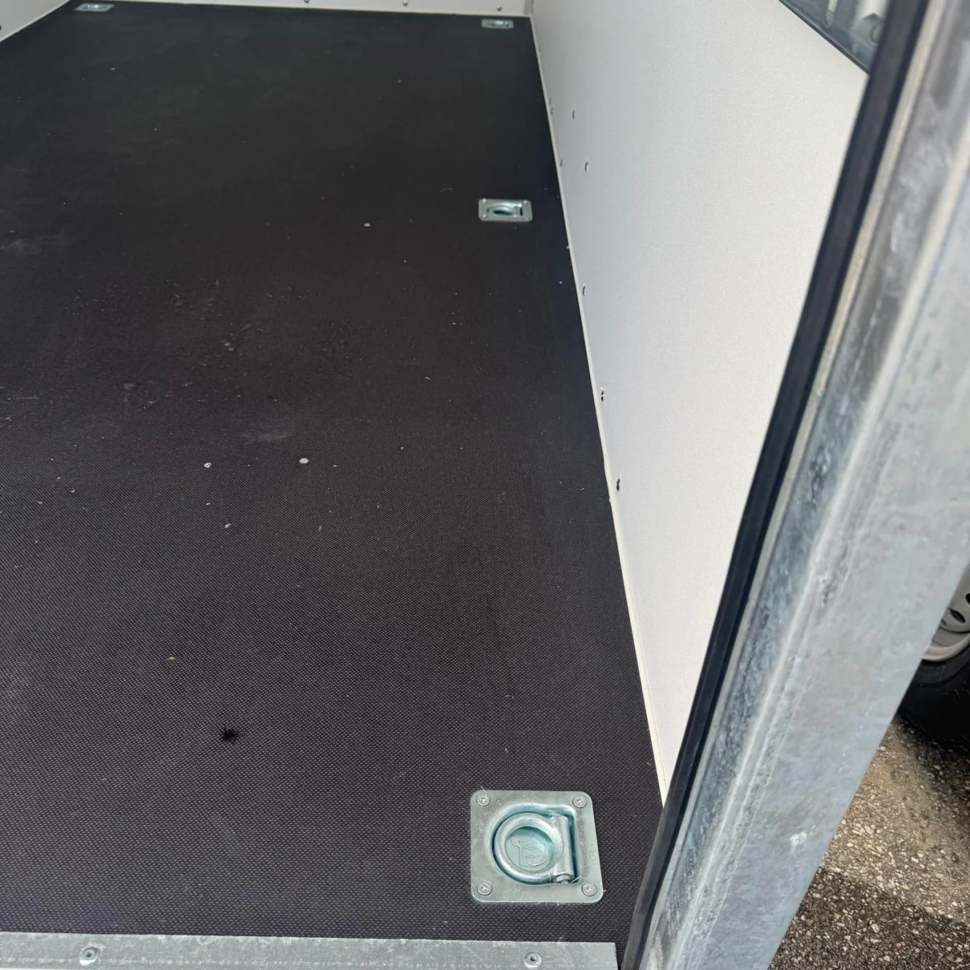 EKA 300/15 G-R (1300kg)