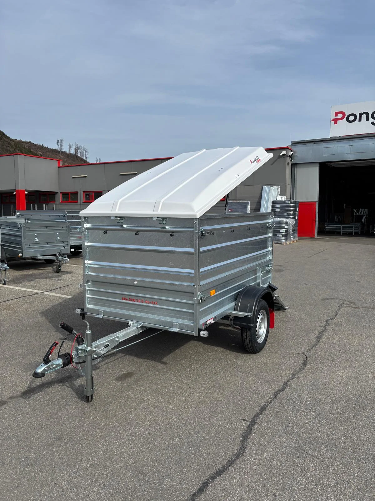 Polyesterdeckel kippbar, versperrbar, Hebehilfe, EPA 206/12