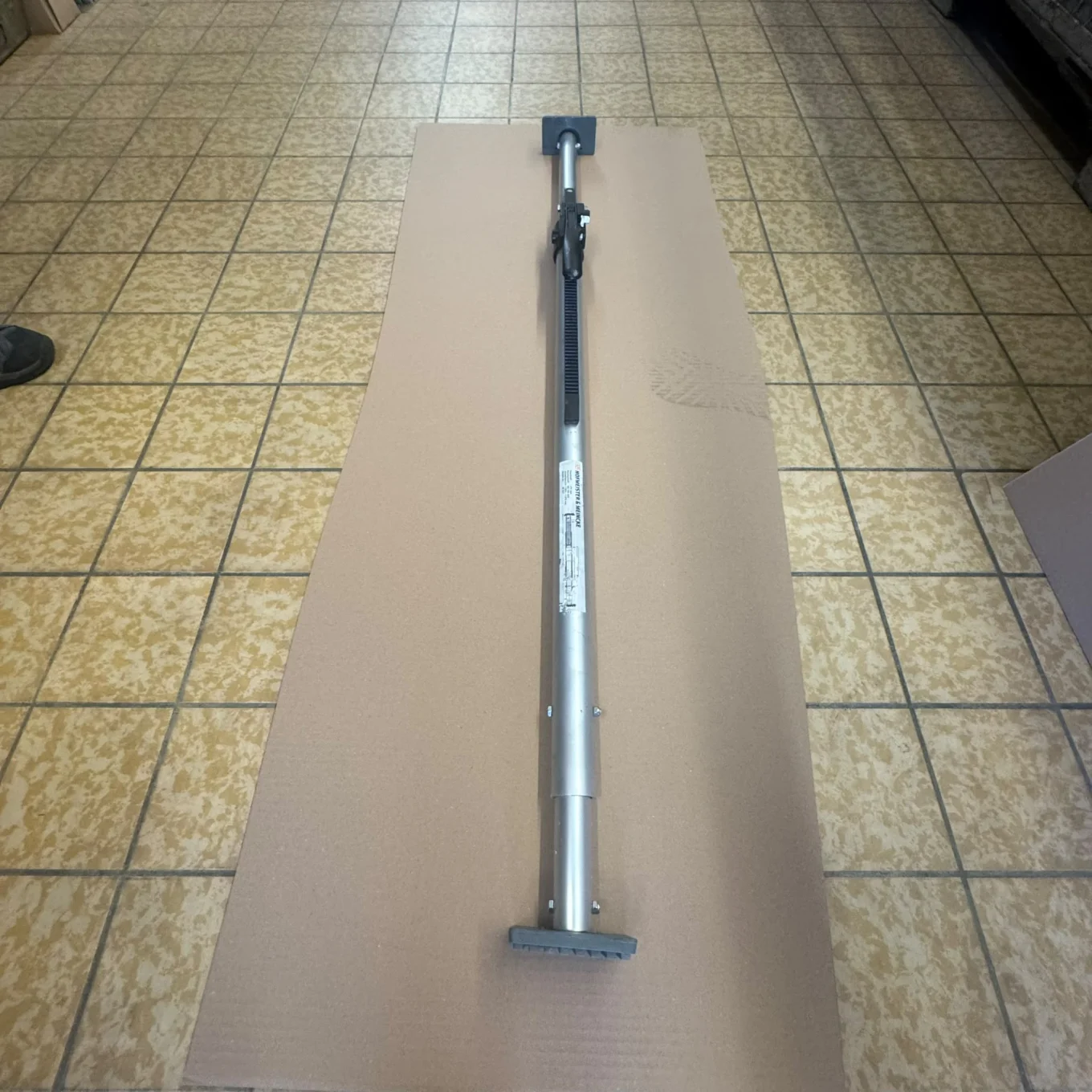 Klemmbalken ALU 42mm 2x Gummifuß Bereich 1300-1670mm 150daN Blockierkr